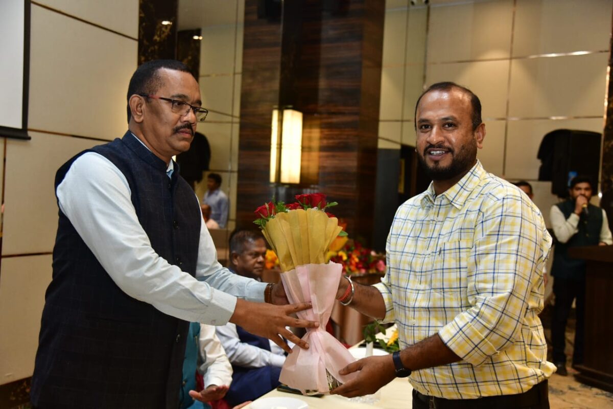 Commissioner Shri Shyam Dhavde