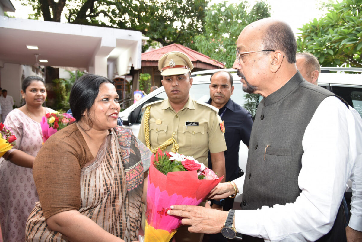 श्री रमेन डेका का