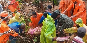 इलाकों में भूस्खलन