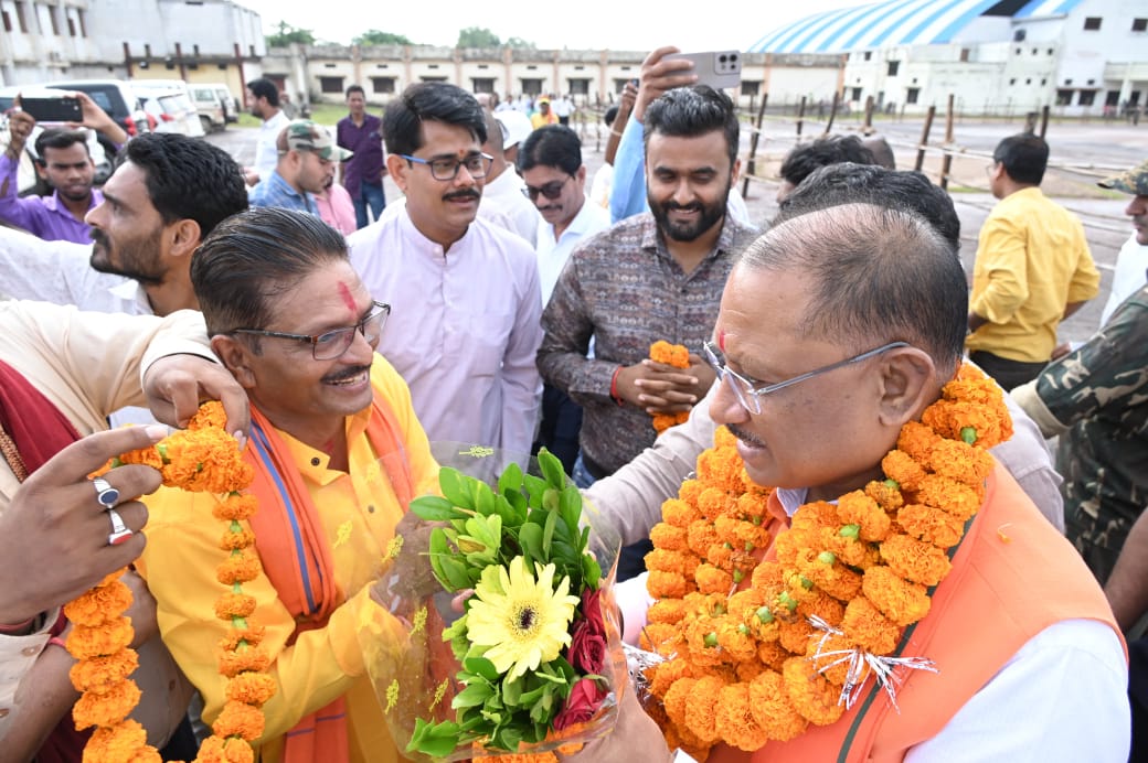 मुख्यमंत्री हेलीपेड स्वागत