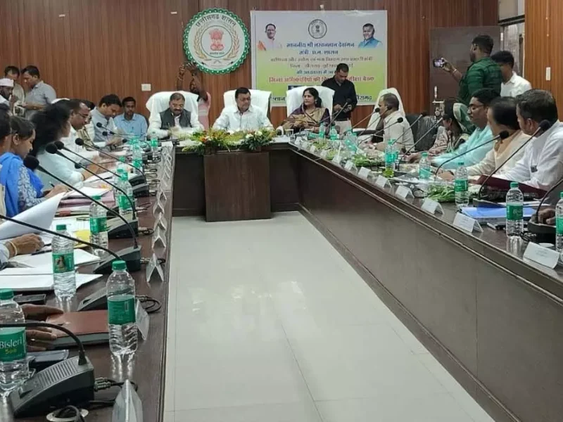 मंत्री लखनलाल देवांगन