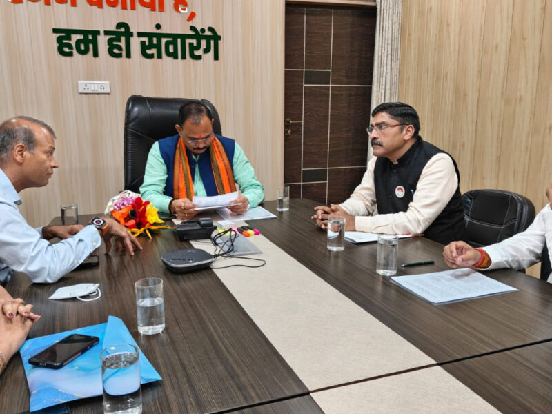 स्वास्थ्य मंत्री