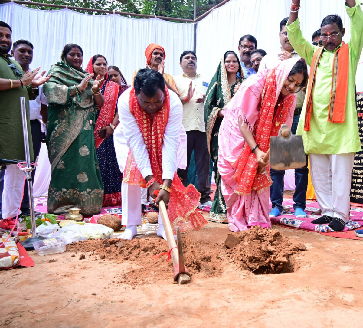 मंत्री श्रीमती राजवाड़े