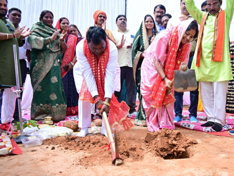 मंत्री श्रीमती राजवाड़े