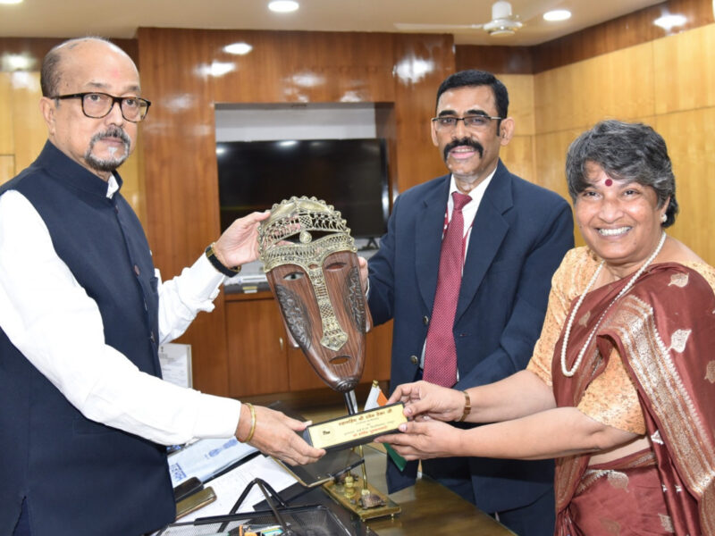 राज्यपाल श्री डेका से