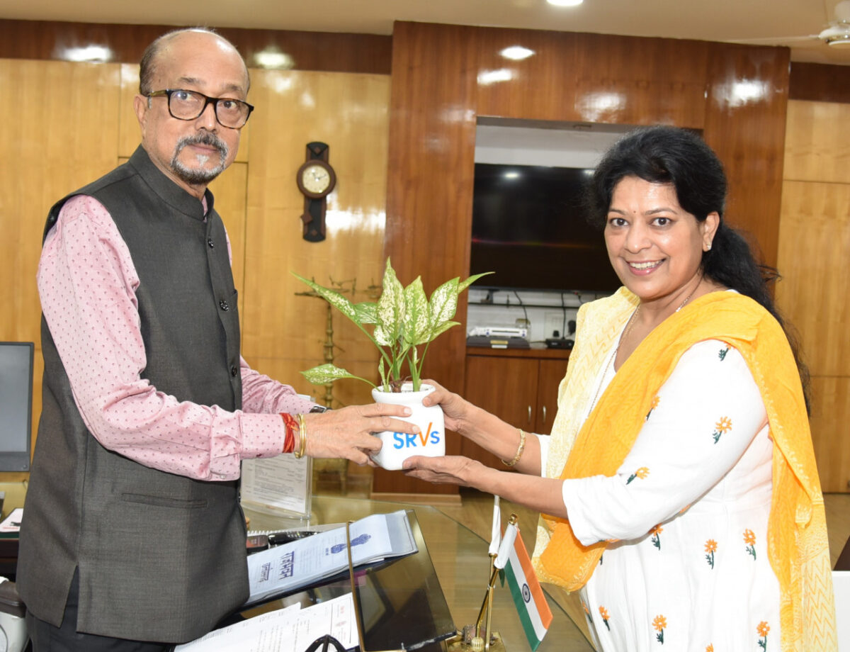 राज्यपाल श्री डेका से