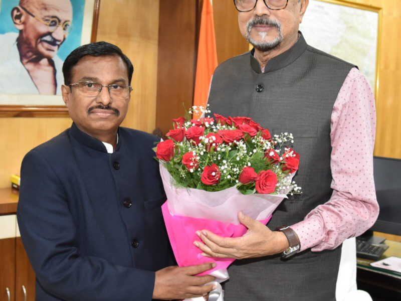 राज्यपाल श्री डेका से