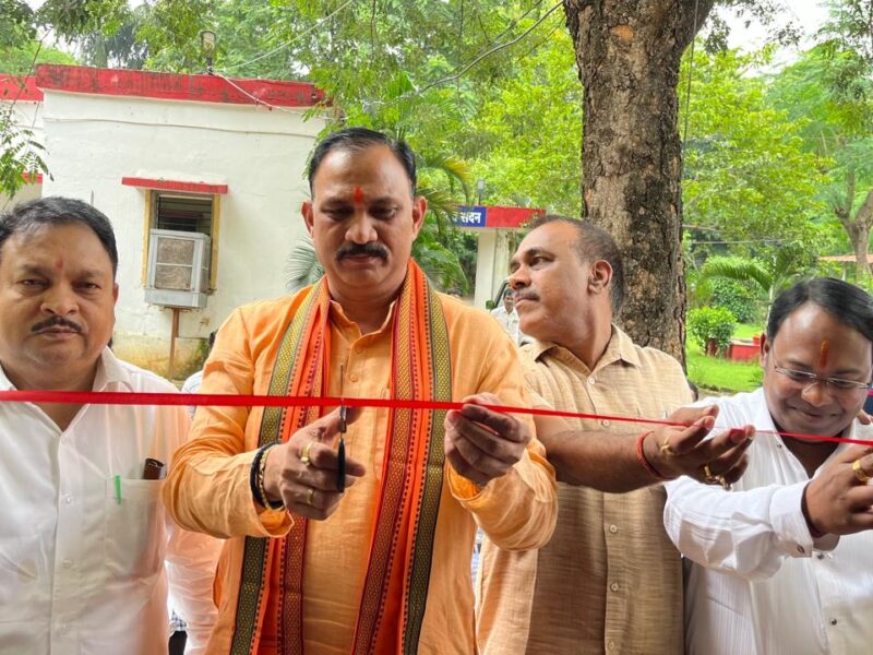 स्वास्थ्य मंत्री