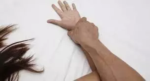 अल्कोहल दुकान कर्मी