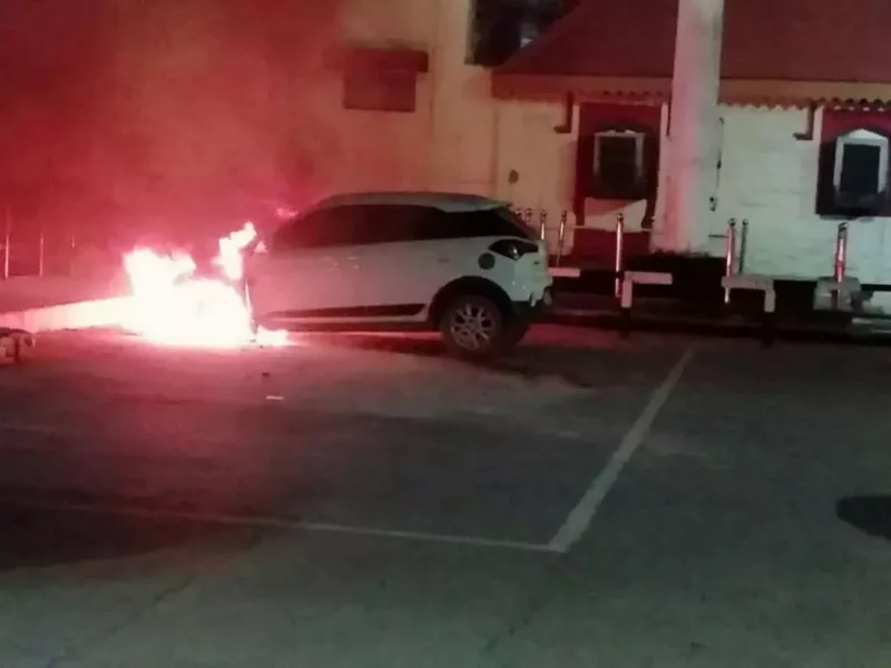 बाइक में आगजनी