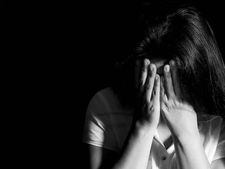 रायपुर में युवती के