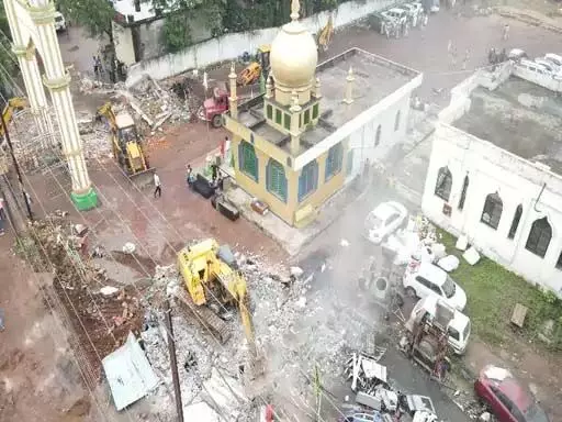 बुलडोजर के साथ