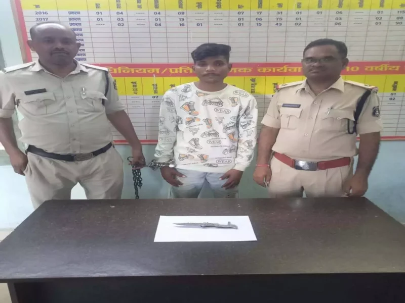 रायपुर में चाकू लेकर