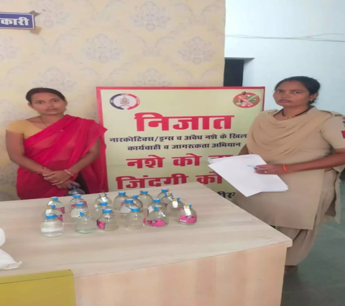 माना में शराब बेचने