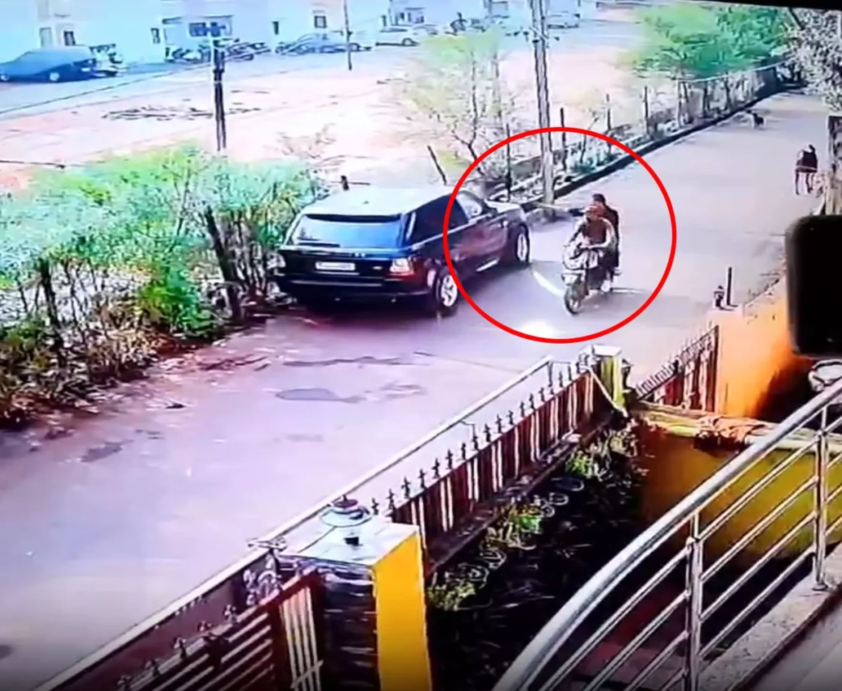 भाजपा पार्षद की कार