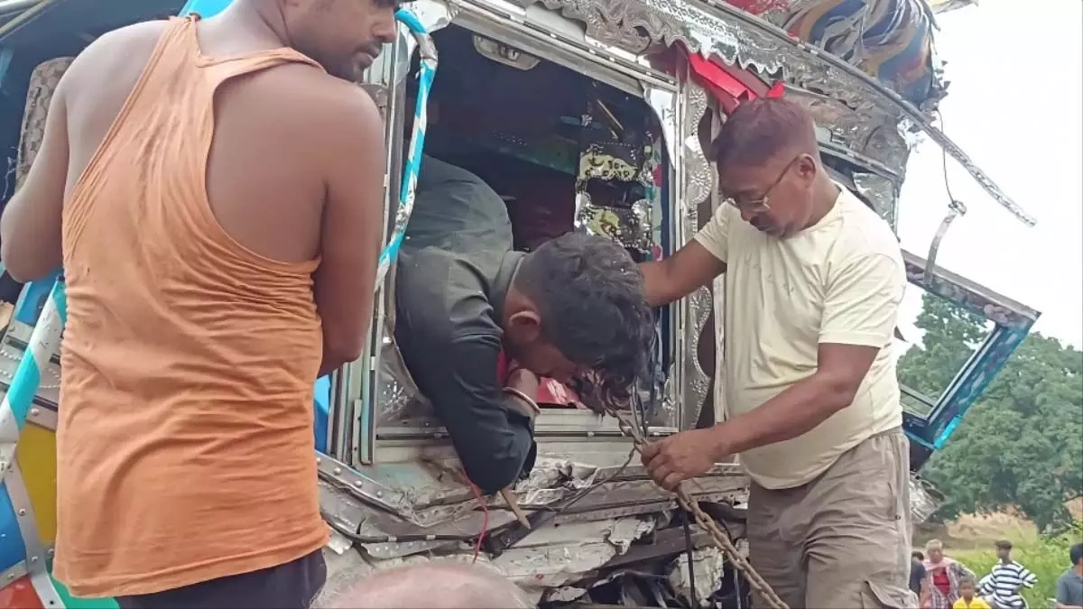 दो ट्रकों की