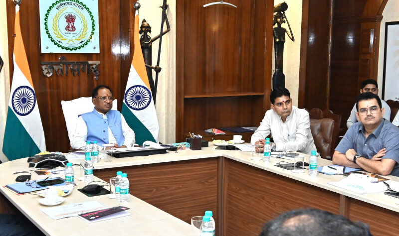 मुख्यमंत्री विष्णु देव साय ने राजस्व और आपदा प्रबंधन विभाग की समीक्षा की