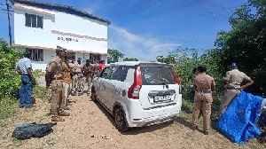 खड़ी कार में