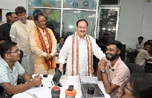 स्वास्थ्य मंत्री नड्डा