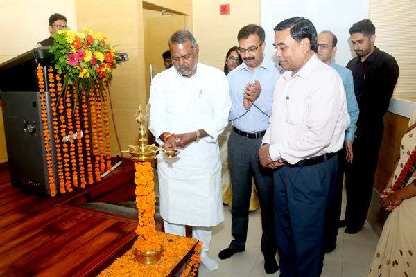 अधिकारियों का प्रशिक्षण कार्यक्रम