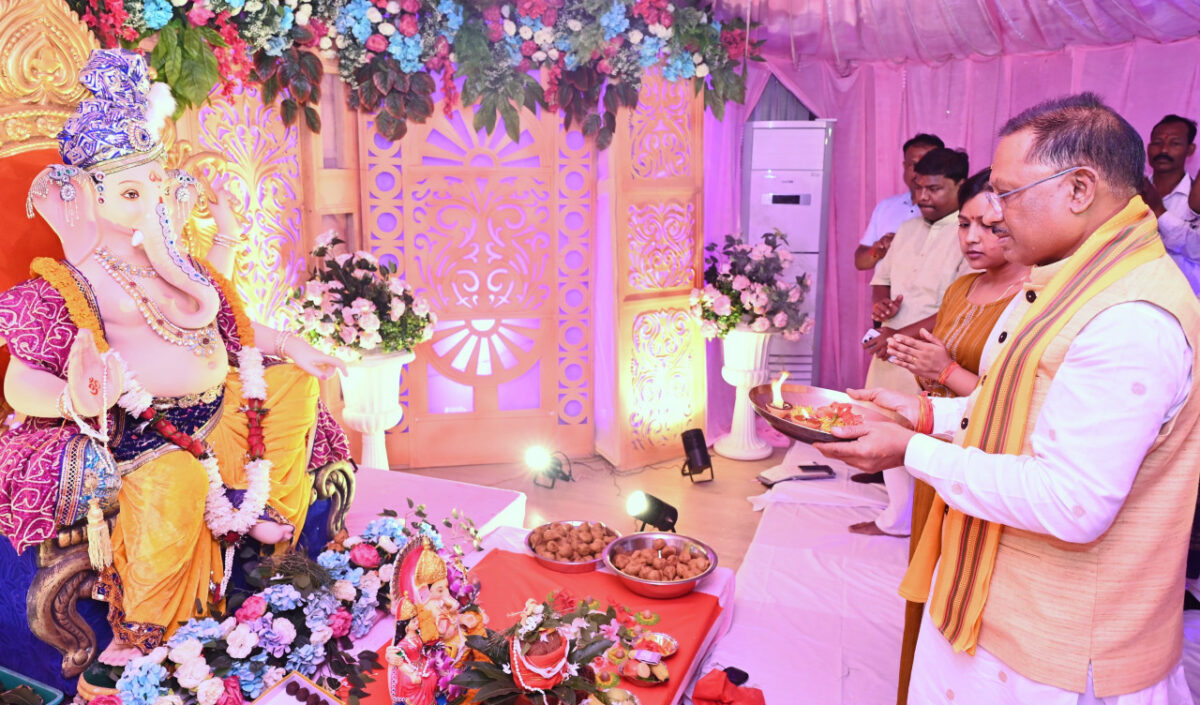 मुख्यमंत्री निवास में