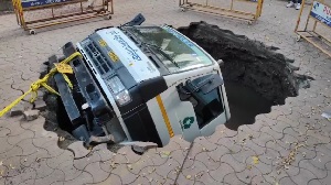 बीच सड़क पर