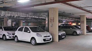 गाड़ी पार्किंग पर