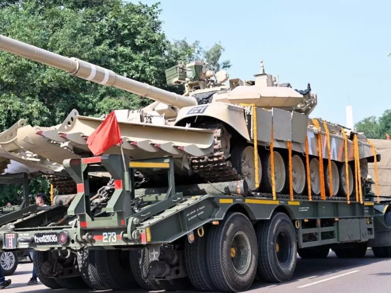 सशस्त्र सैन्य समारोह शुरू