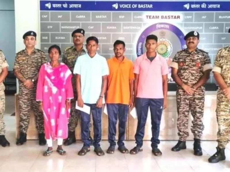 चार नक्सलियों