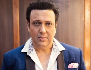 गोविंदा के पैरों में