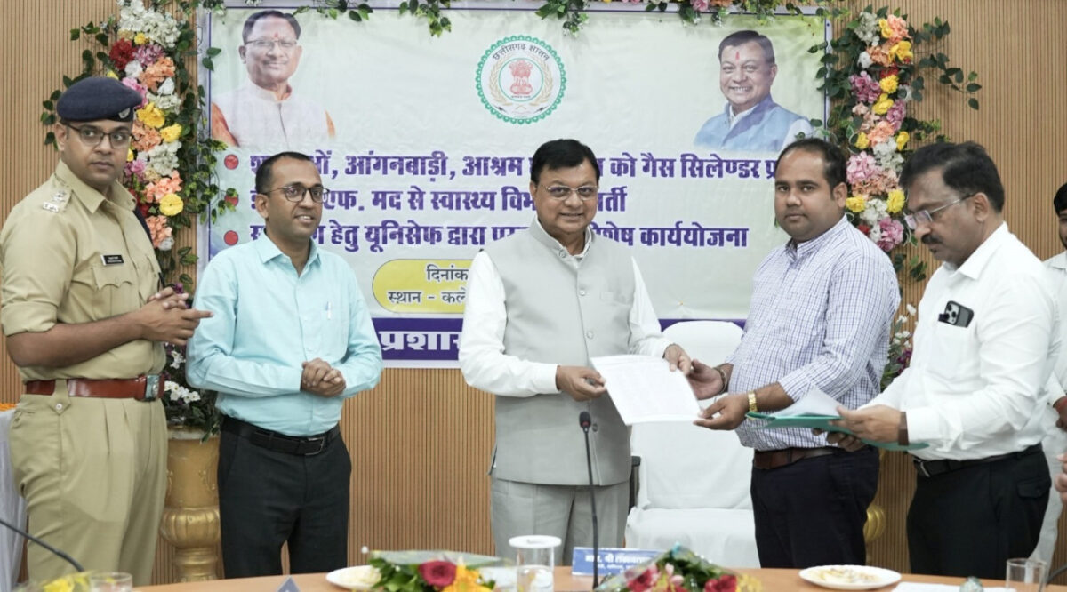 मंत्री देवांगन ने स्वास्थ्य