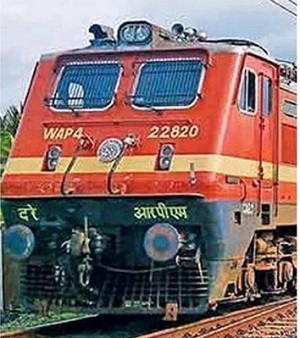 नवरात्रि में डोंगरगढ़ स्टेशन