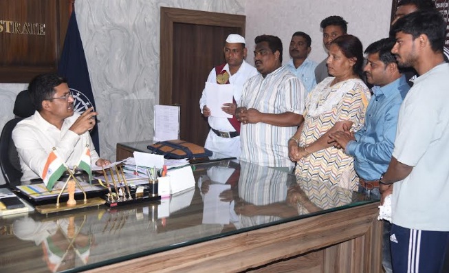 जनदर्शन में कलेक्टर