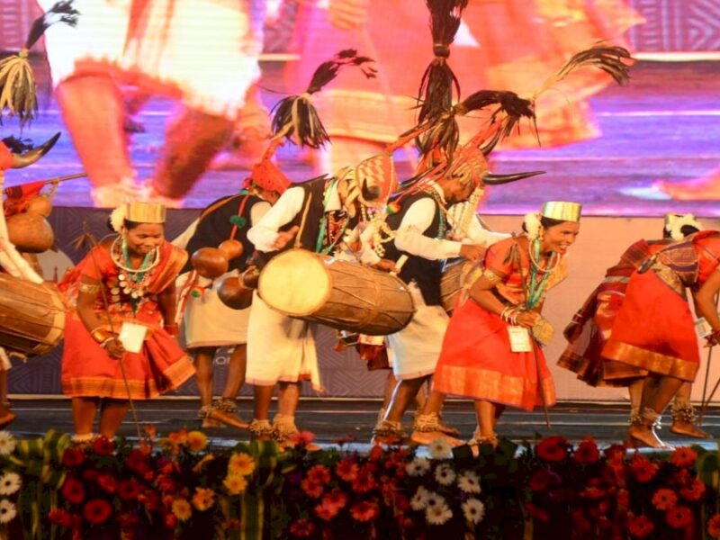 आदिवासी लोक नृत्यों