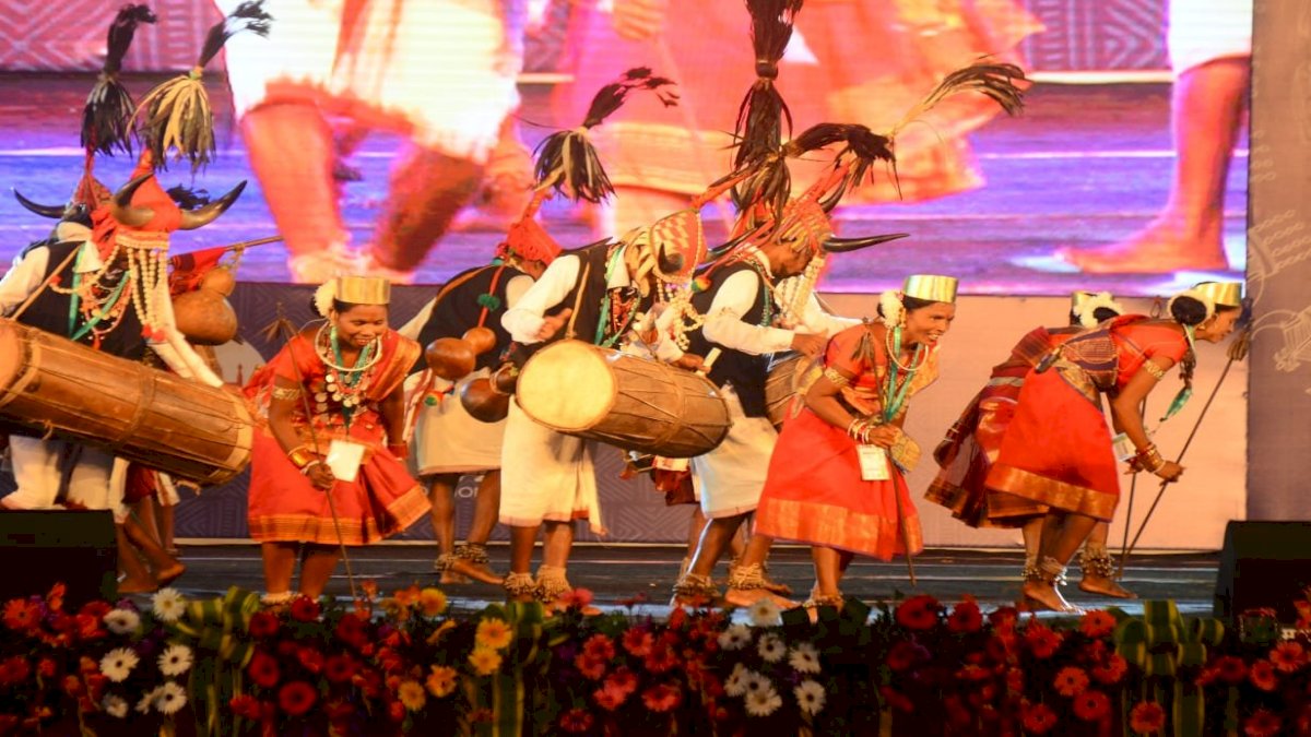 आदिवासी लोक नृत्यों