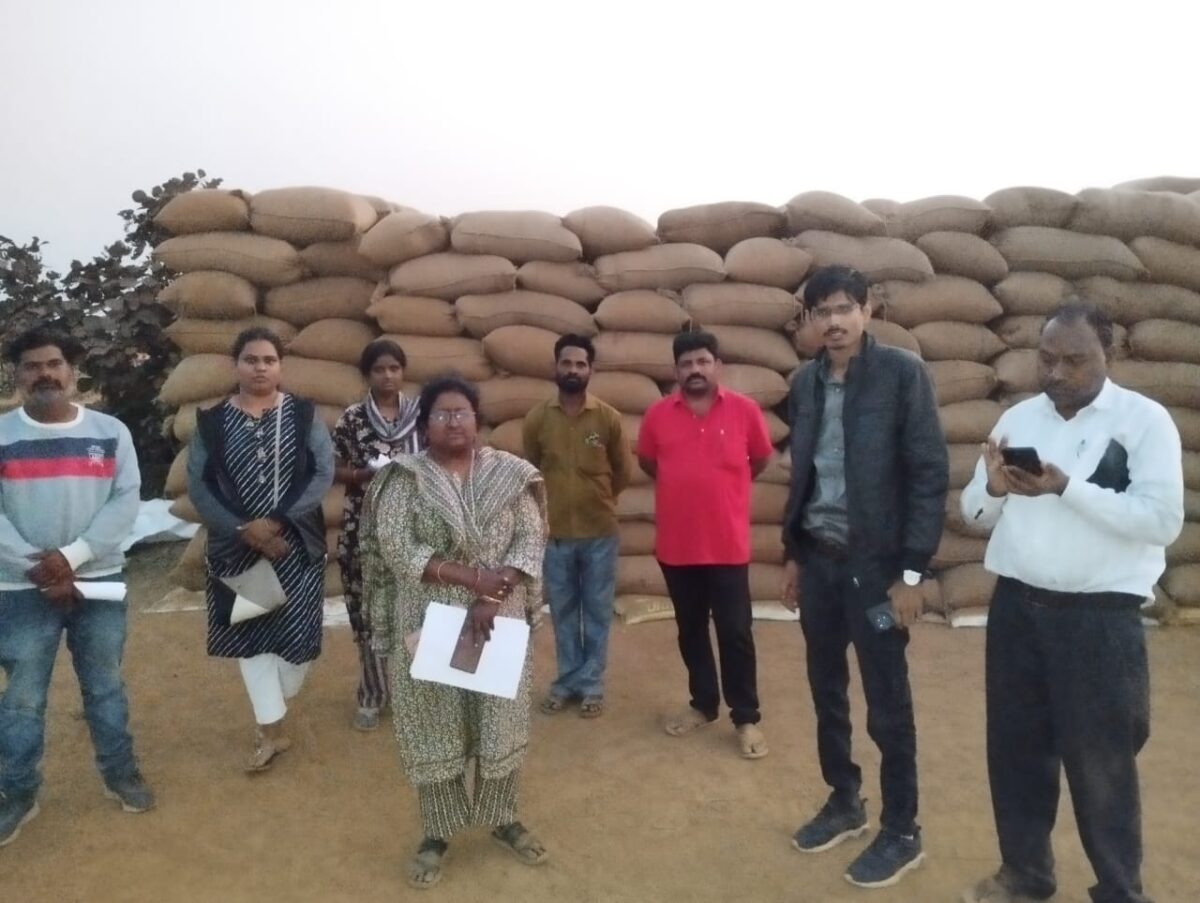 बेचने को धान