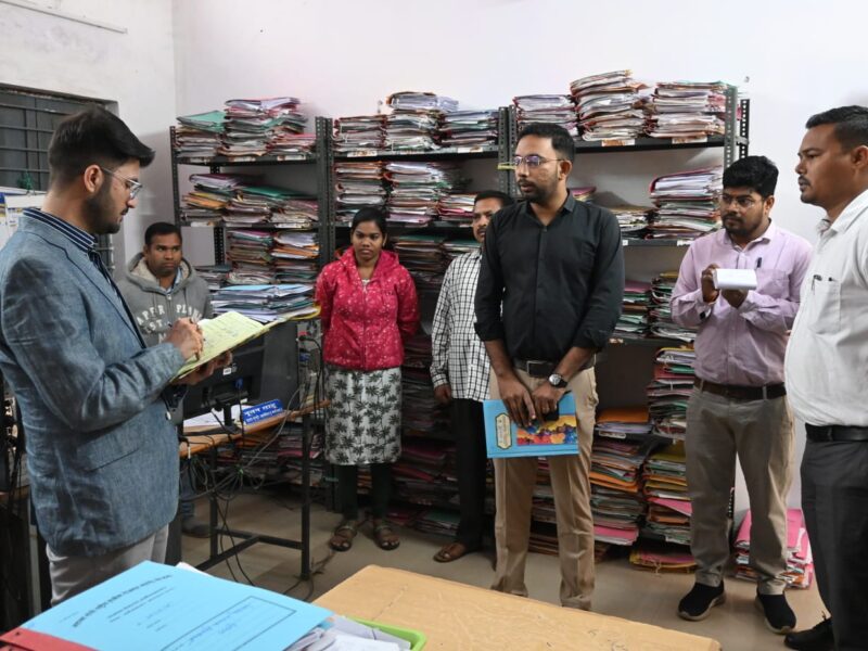 अनुपस्थित 21