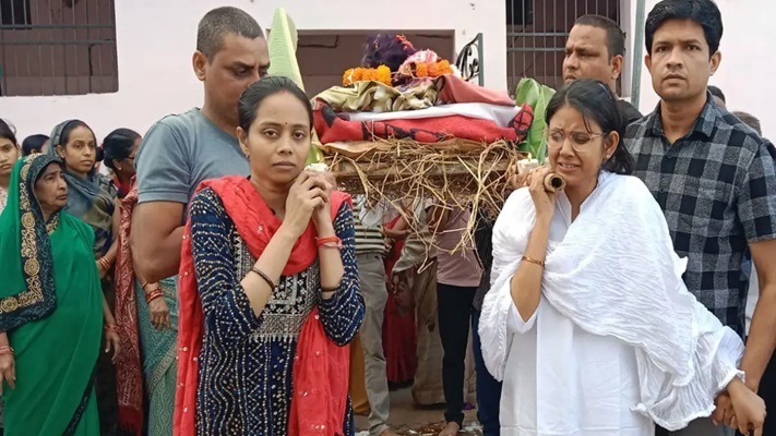 बेटियों ने पिता