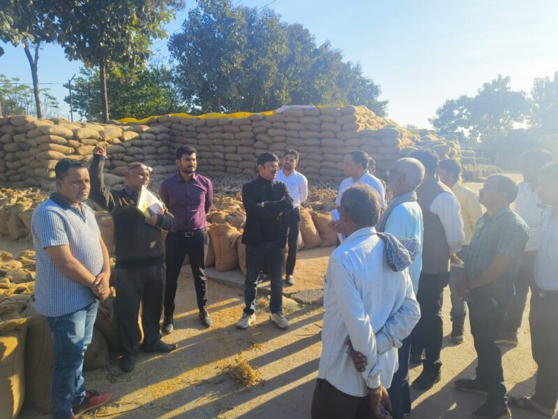 खाद्य संचालक जितेंद्र शुक्ला