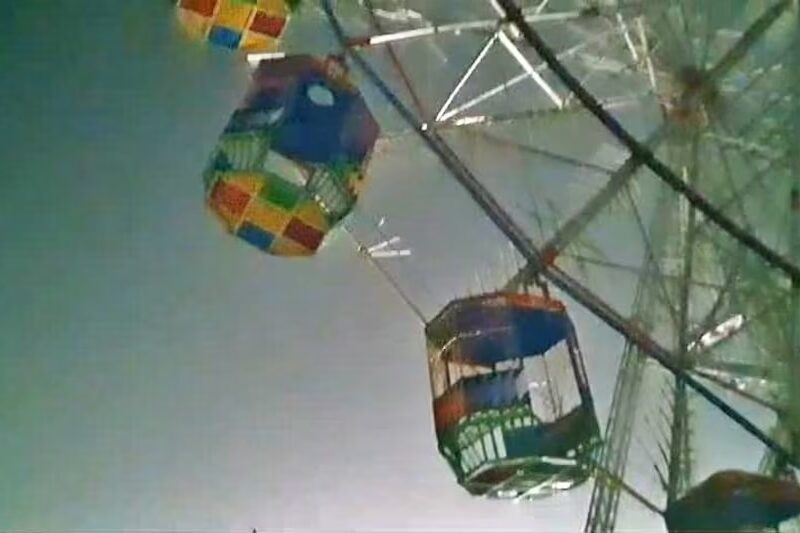 ट्रॉली टूटने से