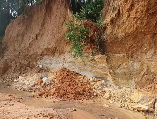 खदान धंसने