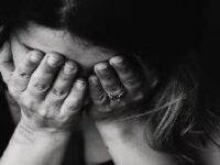 प्रोफेसर्स से तंग आकर छात्रा ने की आत्महत्या