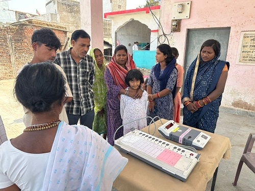 मतदाताओं को जागरूक