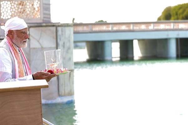 नरेन्द्र मोदी