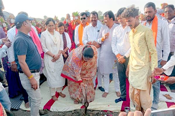 नरेन्द्र मोदी