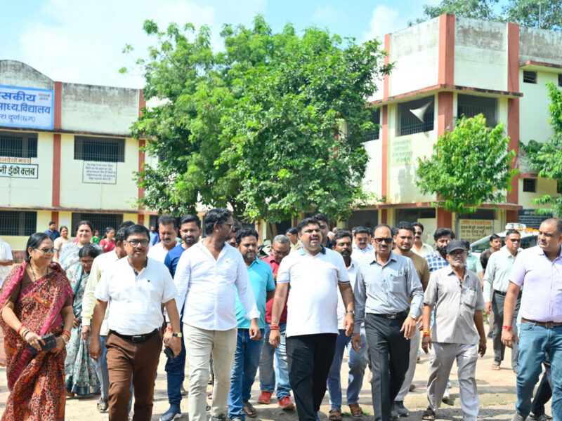 विद्यालयों का निरीक्षण