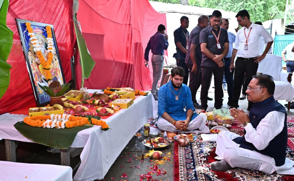 भगवान विश्वकर्मा समाज में श्रम की प्रतिष्ठा