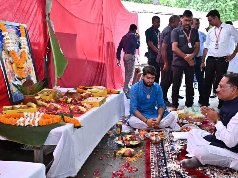 भगवान विश्वकर्मा समाज में श्रम की प्रतिष्ठा