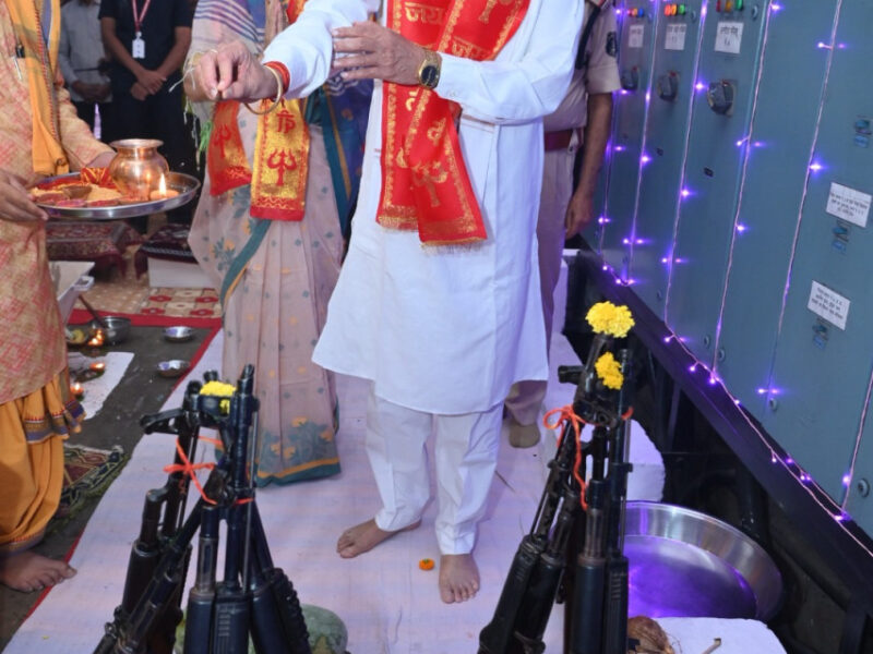 राजभवन में शस्त्र पूजन