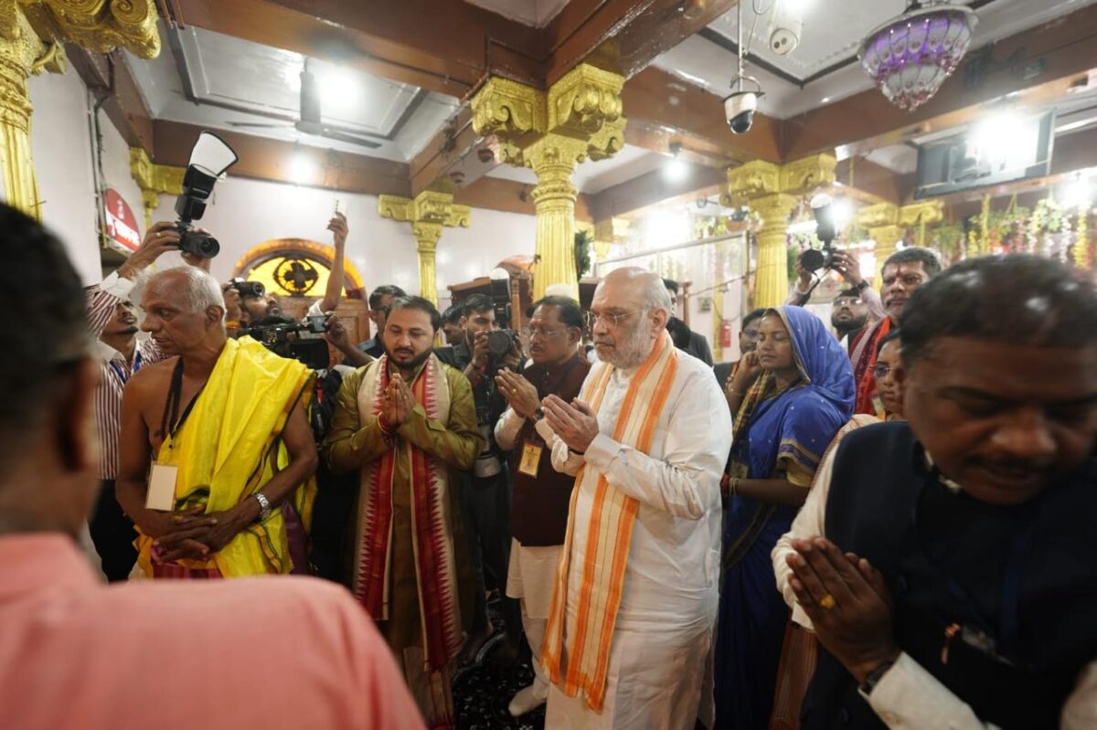 मां दंतेश्वरी की पूजा-अर्चना